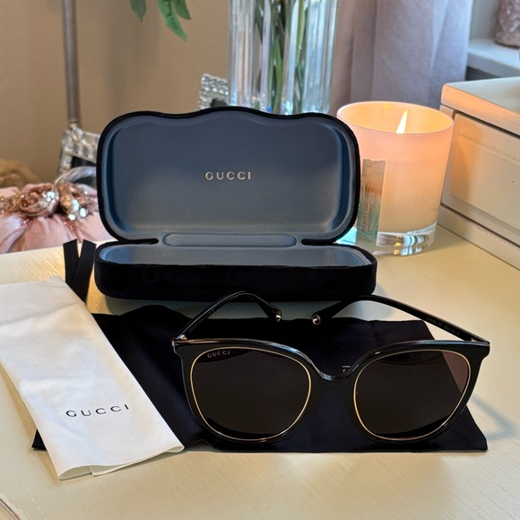 Authentic Gucci Elegant Black Sunglasses.  Pristine Condition.  NWOT. - Picture 6 of 14